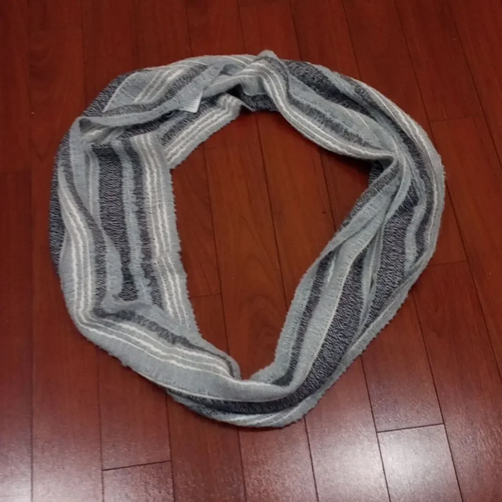 New! Shupaca Infinity Alpaca Scarf - Boucle - Gray Monochrome
